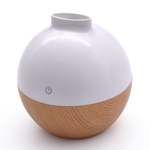 Mini humidificateur rond YX-010, 130 ml, alimenté par USB, machine d'aromathérapie pour la maison, le bureau et le bureau à domicile - Product Image 1