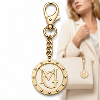 Pendentif monogramme en métal bicolore haut de gamme avec logo personnalisé et chaîne gourmette, fermoir mousqueton, porte-clés de sac
