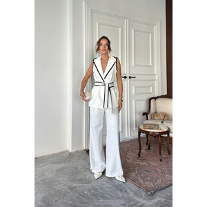 Conjunto de Traje Blanco para Mujer con Detalle de Ribete, Incluye Pantalones con Chaleco y Detalle de Cinturón - Product Image 1