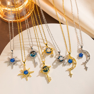 Collana con Ciondolo a Forma di Cuore, Luna e Pianeta in Acciaio Inox Placcato Oro 18k con Zirconi, Gioiello di Lusso per Donna - Product Image 2
