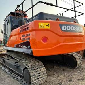 Excavatrice sur chenilles d'occasion Doosan DX300LC-9C, modèle 2022, moteur Isuzu, poids opérationnel de 30 tonnes, certifiée CE/EPA, pour travaux de terrassement - Product Image 3