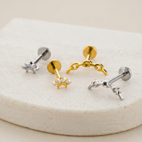 Anting-anting titanium zirkon berlapis emas 18K kualitas implan ASTM F136 JIAXIN, ulir dalam, untuk helix, tragus, bibir, pernikahan, dan aksesori tubuh.