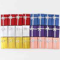 Dossiers cadeaux de mariage en carton ondulé personnalisables avec logo imprimé, revêtement UV et gaufrage pour emballage de bijoux et d'œuvres d'art, recyclables