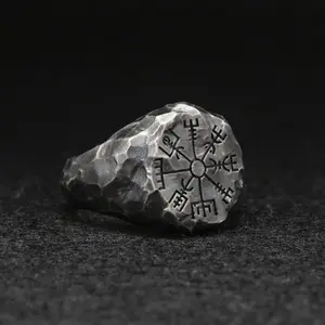 Toptan Viking yüzükler Norse Viking Runes Vegvisir heykel pusula başparmak yüzük takı erkekler kadınlar için erkek