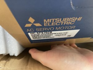 Moteur servo AC Mitsubishi 100% neuf et original HC-SFS702B - Product Image 1