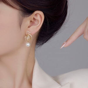 Minimalist <b>Silver</b> Needle Earrings Cool Spiral <b>Ribbon</b> Design Fashionable Full Diamond Zircon Studs Elegant Temperament Versatile - Product Image 5