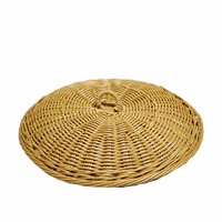 Panier de rangement en rotin beige en plastique durable avec poignées découpées, idéal pour les vêtements à la maison, les serviettes d'hôtel et l'organisation de la lessive
