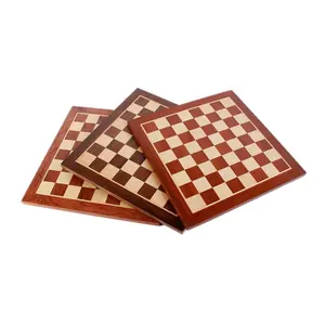 आधुनिक कस्टम शतरंज प्लेटें सेट लकड़ी गेमिंग बोर्ड हाथ से बने ठोस लकड़ी बोर्डों यात्रा उद्यान