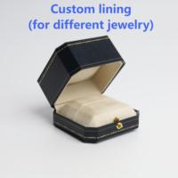 Caja de Anillos Cuadrada de Alta Gama con Aspecto de Cuero Sintético, Estampado en Dorado, Forro Personalizado, Ecológica e Impermeable