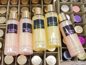 Set Victoria's Secret con Profumo Bare Vanilla, Spray Corpo e Lozione, Fragranza a Lunga Durata, Profumo da Donna - Product Image 3