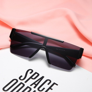 Cross Border Integrated Lens <b>Large</b> <b>Frame</b> Sunglasses Women's UV400 PC <b>Frame</b> Grey Gradient Color Runway Style - Product Image 3
