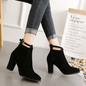 Bottines à talon épais pour femmes, dessus en <span class=keywords><strong>daim</strong></span>, chaussures habillées d'hiver, antidérapantes, vente en gros d'usine, prêtes à être expédiées - Product Image 1