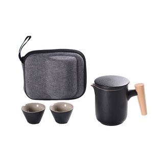 Juego de té de viaje Tetera con Infusor de cerámica y 2 tazas de té de cerámica, portátil con estuche de transporte Bienvenido personalizado - Product Image 1