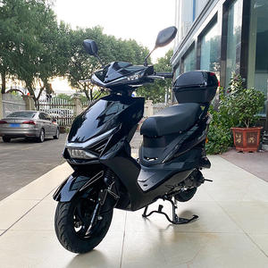 Scooter à Essence M12 Noir <span class=keywords><strong>50cc</strong></span> pour Adultes, Vitesse 60 km/h, Pneus 10 Pouces, Pare-Brise, Freins à Disque et Tambour, avec Coffre pour les Trajets Quotidiens - Product Image 1