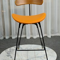 Chaise de bar haute tendance avec dossier design, rembourrée et confortable, pour comptoir de cuisine, pieds en fer, vente en gros OEM ODM