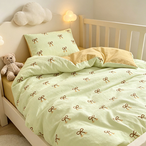 Set di Biancheria da Letto per Bambini in Puro Cotone con Stampa Ciliegie Verdi, Quattro Pezzi: Copripiumino, Lenzuolo, Federe - Product Image 4