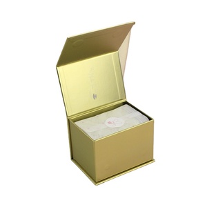 Emballage de luxe personnalisé, boîte-cadeau avec insert magnétique en satin, doublure en satin à l'intérieur - Product Image 1