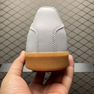 Chaussures plates décontractées en PU de qualité supérieure pour hommes et femmes, style sportif, avec fermeture chaussette, amorti confortable et anti-odeur - Product Image 2