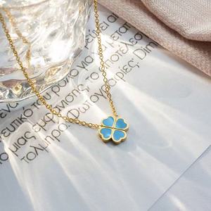 Collier pendentif trèfle à quatre feuilles porte-bonheur en acier inoxydable plaqué or 18 carats, mode personnalisée pour femmes - Product Image 6