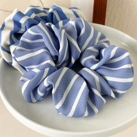 Scrunchie Kain Bergaris Biru Gaya Eropa Amerika Buatan Tangan Sederhana Ramah Lingkungan Untuk Penggunaan Sehari-hari, Kuncir Rambut, dan Kepang