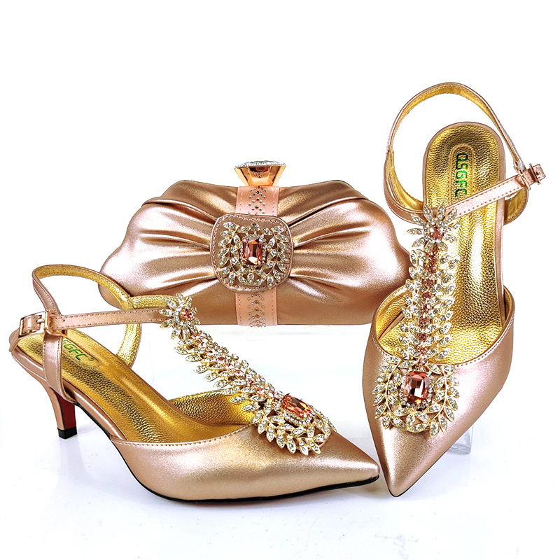 Zapatos de tacón bajo para salir de fiesta sin sufrir
