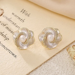 OUDIANYA JEWELRY Pendientes de Botón de Moda, Gran Venta, Latón con Imitación de Perla y Diseño de Camelia, Regalo - Product Image 3