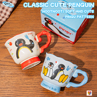 Vente en gros de tasses à café en céramique faites à la main avec un motif mignon Pingu, poignée irrégulière, tasse à eau, cadeau pour couple, tasses pour la maison et le bureau