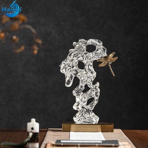 Escultura Moderna de Libélula en Resina Transparente, Figura Decorativa Pintada a Mano para el Hogar - Product Image 5