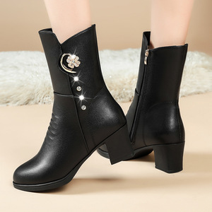 Sepatu bot kulit PU lembut wanita, sepatu bot salju tebal ukuran besar musim dingin untuk wanita - Product Image 6