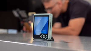 Venta al por Mayor de Teléfonos Móviles Z Flip 4 5 6, 99% Nuevos, Originales, Desbloqueados, 5G, 12GB de RAM, Pantalla de 6.7 Pulgadas - Product Image 3