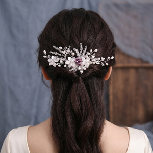 Peigne de Mariée Vintage Violet et Blanc Perle, Élégant et Scintillant avec Cristaux, Bijou de Cheveux Floral Artisanal pour Bal de Promo - Product Image 1