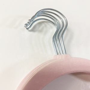 Lot de 50 cintres antidérapants en velours rose durables Ganchos Perchas Para cintres en tissu floqué avec barre d'attache - Product Image 3