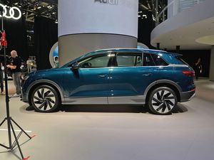 Acceptation des commandes personnalisées Audi Q5 <span class=keywords><strong>E</strong></span>-tron SUV 2024 50e-tron Quattro Édition Radiant Pack Luxe Berline intermédiaire 5 portes 6 places NEDC 501- - Product Image 2
