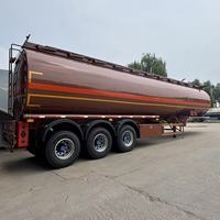 Semi-remorque à 3 essieux pour le transport d'asphalte bitumineux avec isolation thermique