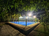 Pista de Pádel Panorámica Profesional de 10x20m Fabricada en China con Techo para Lluvia, Pista de Pádel de Alta Calidad, Tamaño Personalizado Disponible