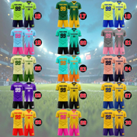 Set Jersey Sepak Bola Kustom Klub Berkualitas Tinggi Bahan Padat Menyerap Keringat Cepat Kering Kaos Sepak Bola untuk Unisex Musim Panas