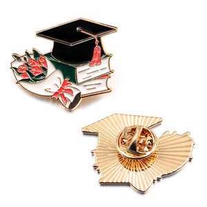 Meilleure Vente 2025 Épingles en émail motif chapeau de remise de diplôme de dessin animé pour chapeau de <span class=keywords><strong>médecin</strong></span>, en alliage de zinc plaqué or, cadeau de bijoux - Product Image 3