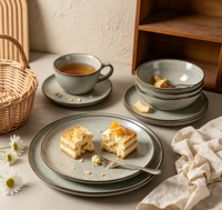 Service de vaisselle en céramique gris à glaçure réactive avec bordure marron, assiettes rétro et bols à dessert pour la maison, les cafés et les restaurants (vente en gros)