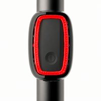 Feu arrière intelligent Carbonrevo pour trottinette électrique – Longue durée, installation facile pour la ville, ajustement parfait