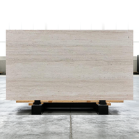 Dalle de travertin beige naturel de qualité supérieure, finition polie, revêtement mural pour la décoration intérieure des villas et des hôtels, taille personnalisée