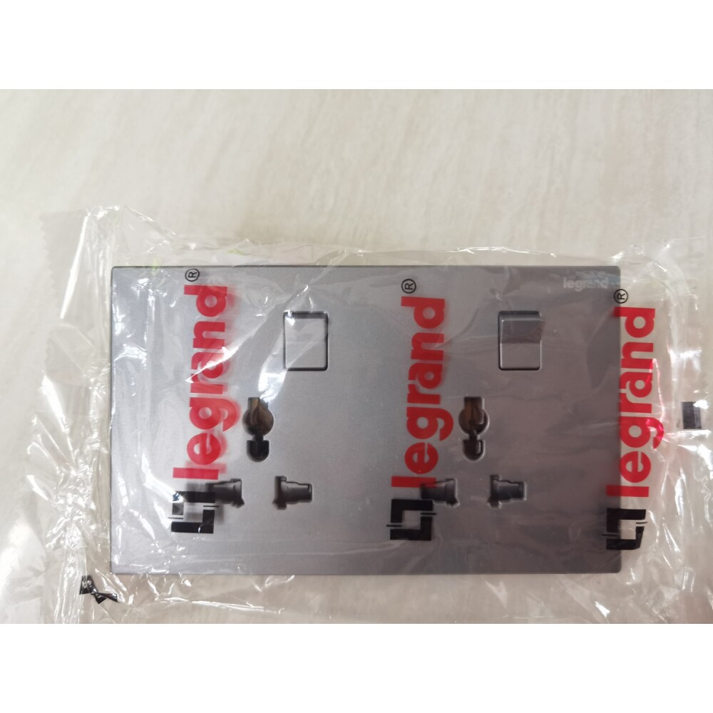 16A dual-position multi-functional 3-hole international socket