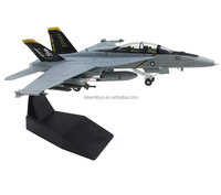 1:100 F-18B Hornet Strike Fighter Attack Model Diecast Military Plans Modèle réduit d'avion en métal avec support pour les fans militaires Cadeau