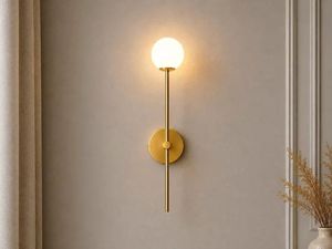 Applique murale Chelvara en laiton, design globe, moderne et élégante, luminaire décoratif d'intérieur, lampe murale contemporaine - Product Image 1