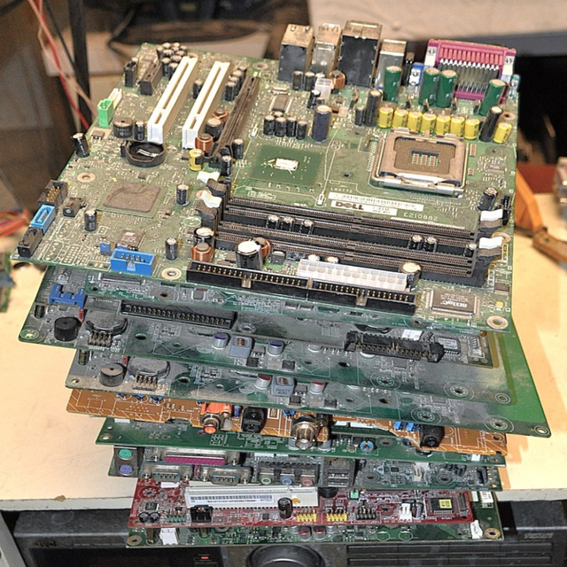 Plc COMPUTER MOTHERBOARD SCRAP 33 Lbs.  PRECIOUS METAL &amp; COMPONENTS LOW PRICE Bulk Supply