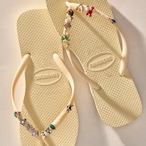 Nuevos dijes metálicos vintage transfronterizos <span class=keywords><strong>para</strong></span> zuecos y sandalias con diseños de corazón y flor, colgantes <span class=keywords><strong>para</strong></span> tiras transparentes - Unisex - Product Image 3