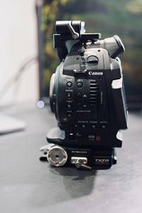 ใช้ราคาถูกสำหรับ <span class=keywords><strong>EOS</strong></span> C100 Mark 1 Full HD 1080P กล้องโรงภาพยนตร์ที่มีเซ็นเซอร์ CMOS และการ์ด SD - Product Image 2