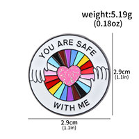 Broche en émail en gros, style usine, moderne, nickel noir, motif cœur arc-en-ciel 'Free Mom Hug Pride', badge LGBT, broche cœur 'Mom LGBTQ'