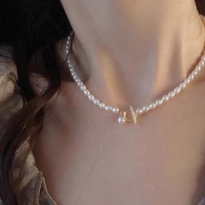 Collar con Colgante de Perlas de Agua Dulce Naturales, Estilo Francés, Hebilla OT, Clásico y Versátil, para Mujer, Wenchi, China - Product Image 2