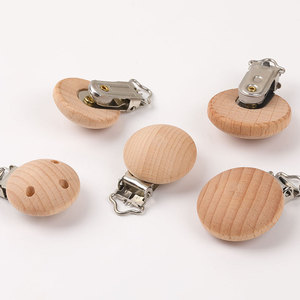 Clip para chupete redondo de madera natural de haya con cierre de clip para bebés y niños pequeños de 0 a 12 meses - Product Image 4