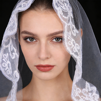 Voiles de mariée en dentelle française avec broderie florale sur le bord, en stock